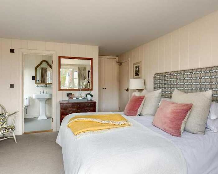 Deluxe room, The Lookout