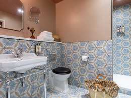 Luxe room, The Potter's Heron