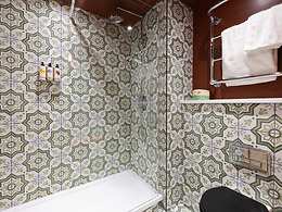 Fancy room, The Potter's Heron