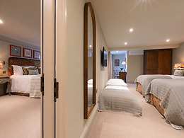 Really Comfy room, The Potter's Heron
