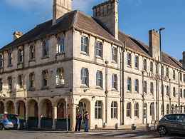 dog-friendly the stroud hotel