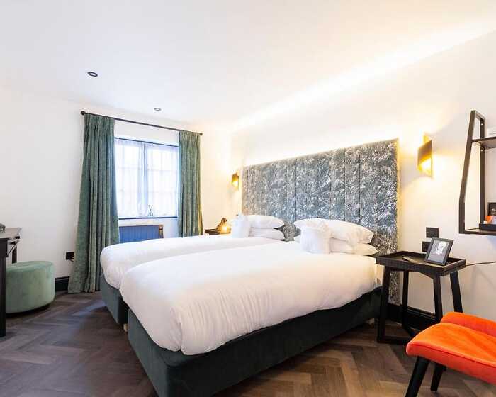 Tip Top Twin room, The Wainstones Hotel