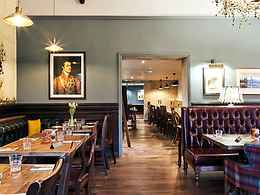 dog-friendly dining at wellington arms hotel