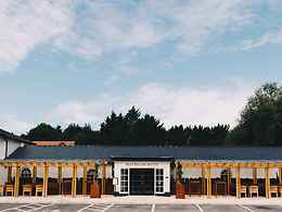 dog-friendly wellington arms hotel exterior