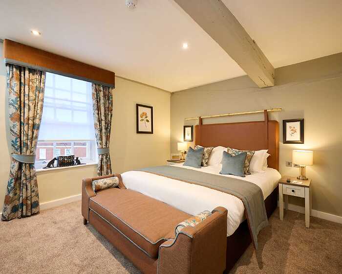 Superior room, The White Hart, Ampthill