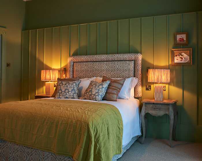 Comfy room, The White Horse