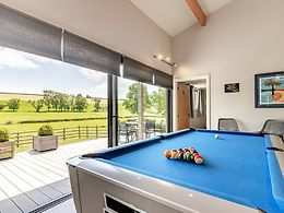 Lodge room, Wenlock Retreats