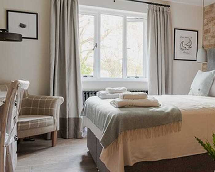 Pet friendly Ampney Hills Deluxe room, Wild Thyme and Honey