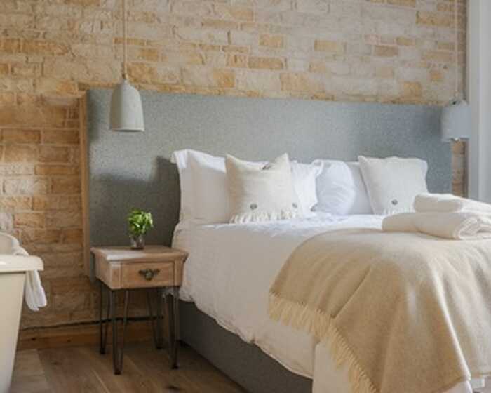Pet friendly Waterside room, Wild Thyme and Honey