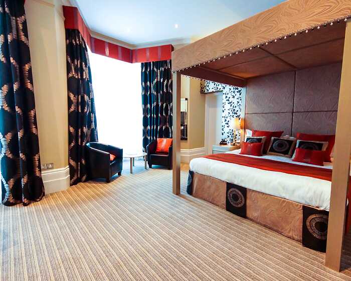 Four Poster room, York House Hotel